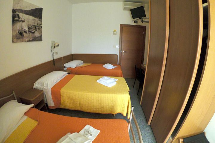Room 5 of 34