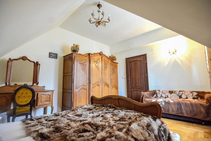 Room 26 of 165