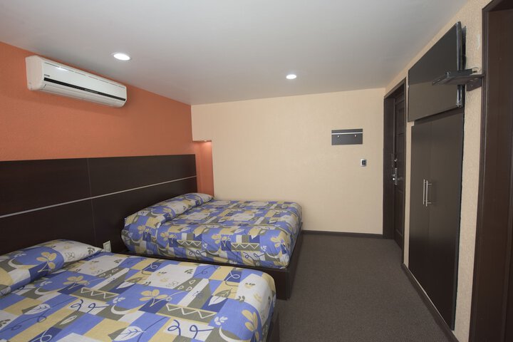 Room 9 of 38
