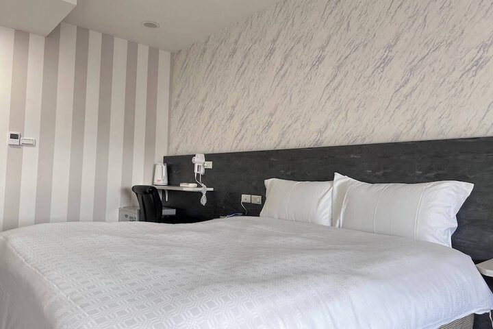 Room 14 of 26