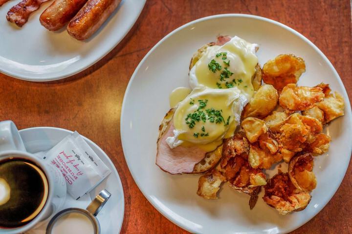 Breakfast/Coffee Service 33 of 47