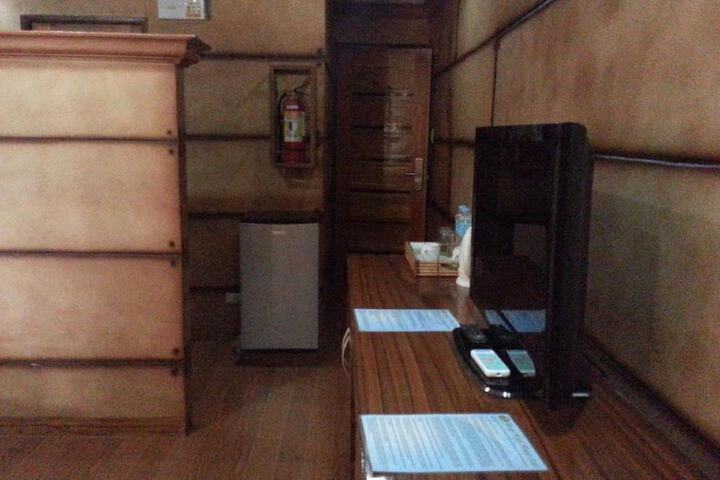 Room 16 of 33