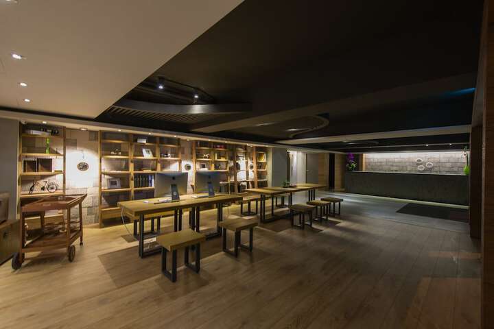 Entrance & Lobby