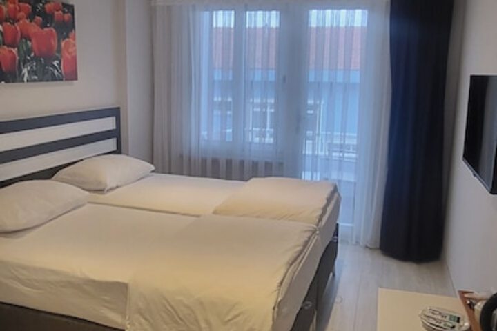 Room 11 of 19