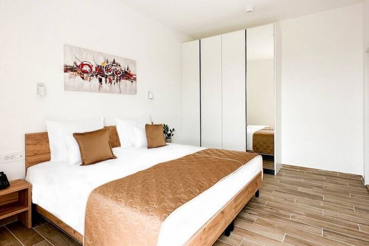 Room 16 of 71