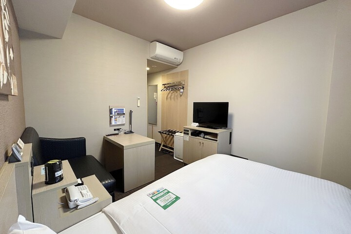 Room 11 of 35