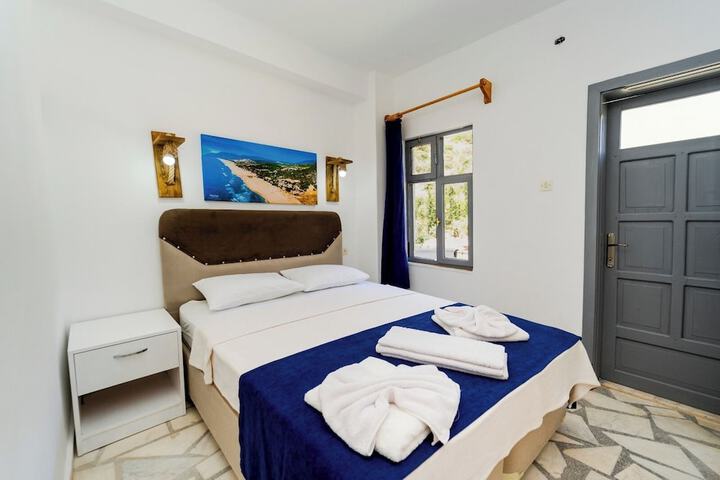 Room 4 of 35