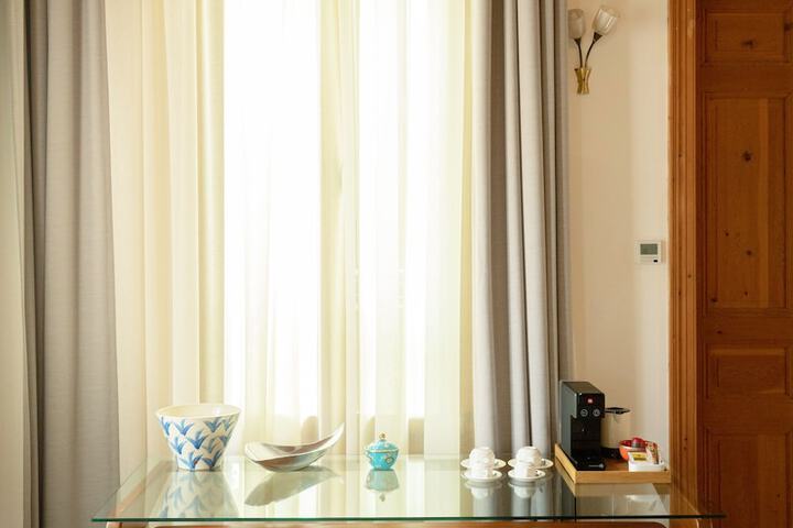 Room 27 of 108