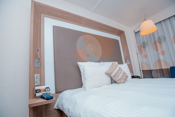 Room 13 of 48