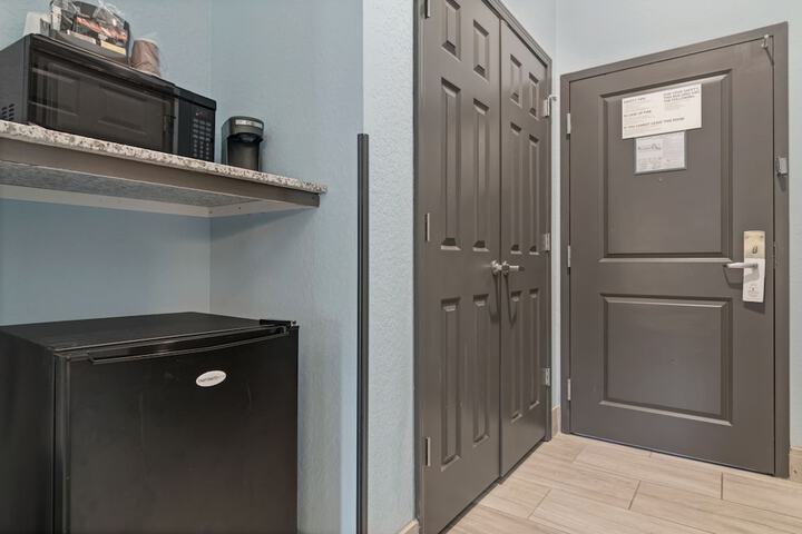 Double Accessible King Size Bed (2 of 8)