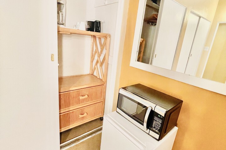 Studio King Bed Patio Kitchenette (35 of 51)