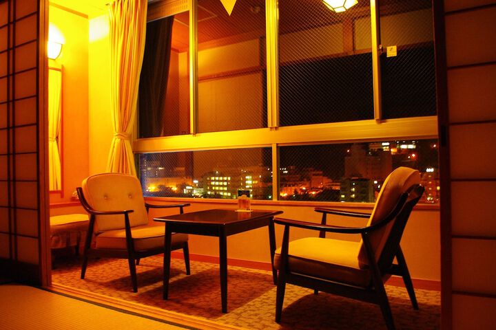Room 9 of 32