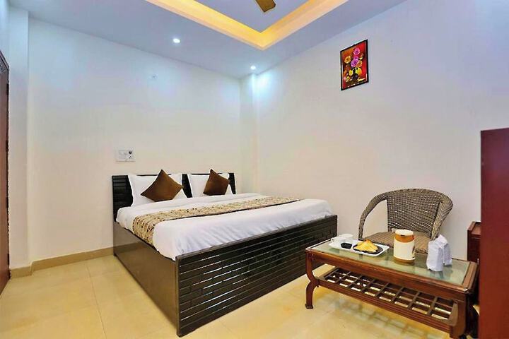 Room 3 of 20