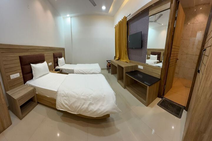Room 2 of 12