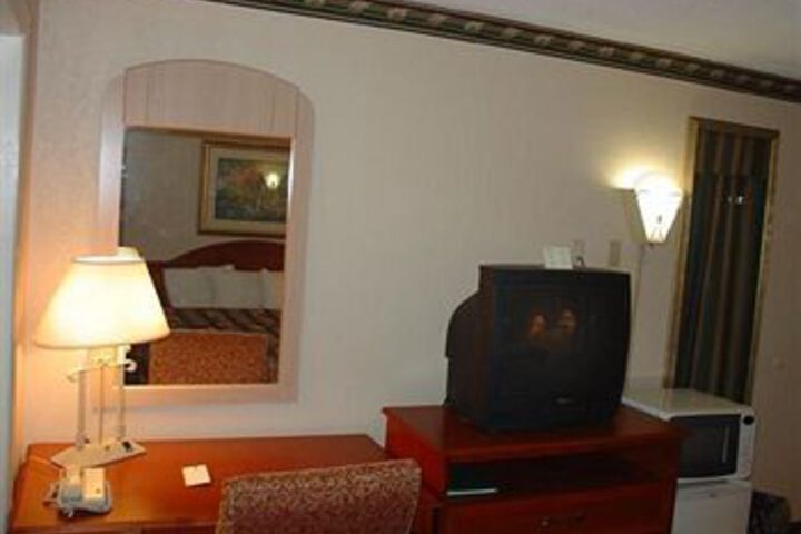 Room 9 of 19