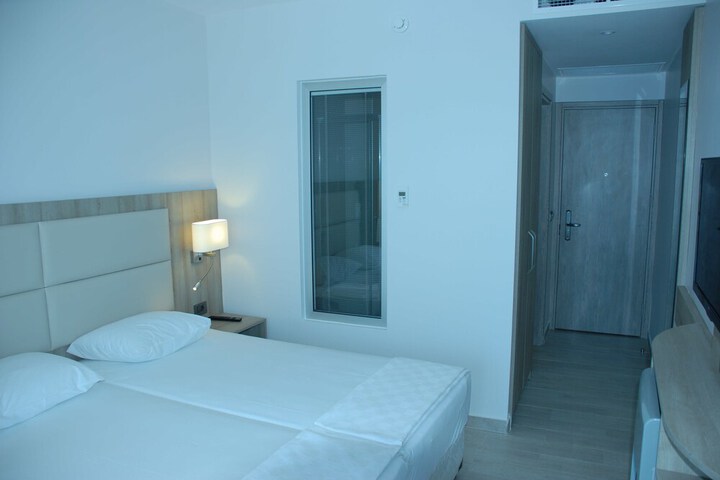 Room 3 of 44