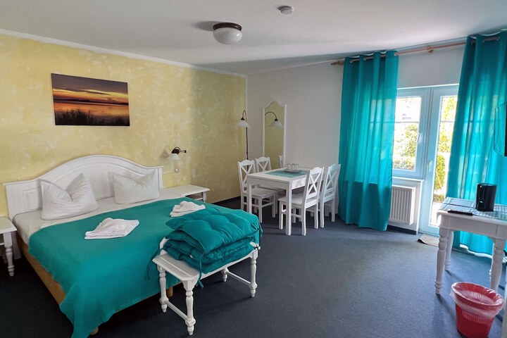 Room 3 of 84