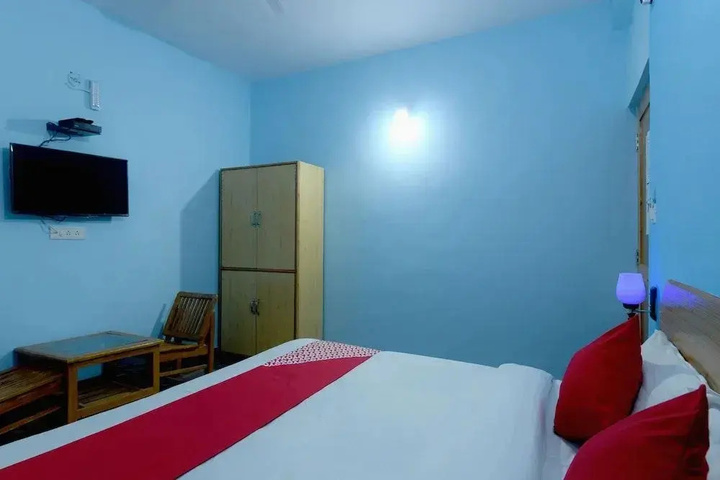 Room 4 of 9