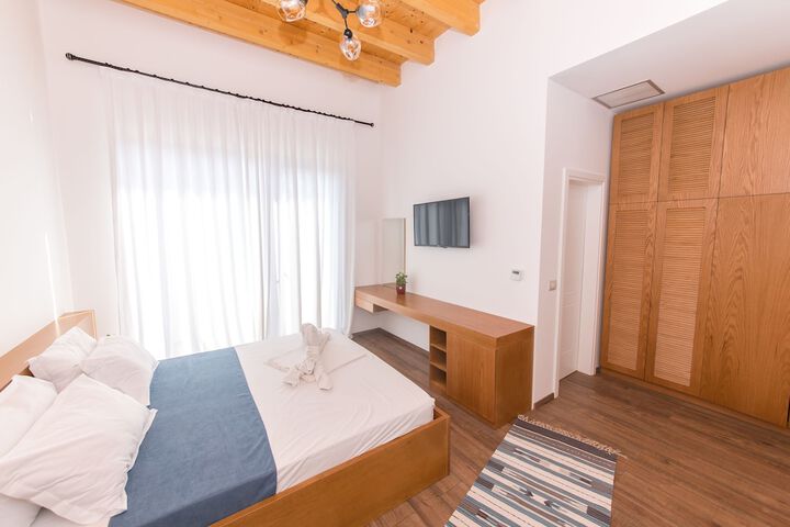 Room 5 of 46