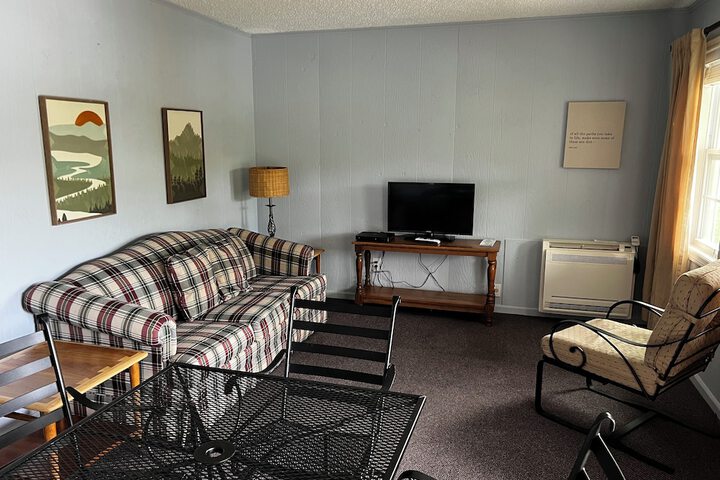 Studio Suite 1 Queen Bed with Sofa Bed Kitchen Lakeside (2 of 3)