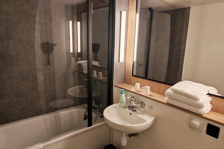 Room 20 of 49