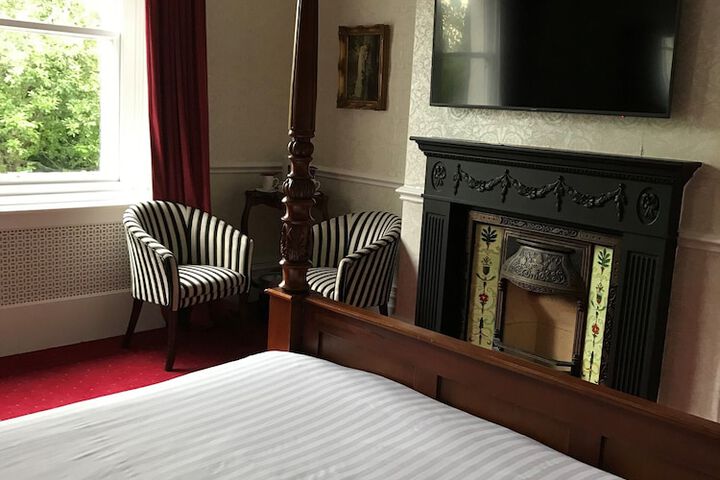 Room 3 of 49