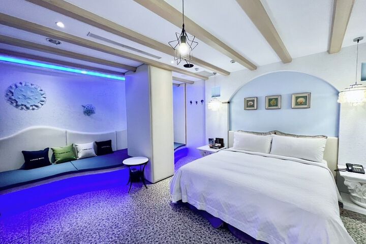 Room 17 of 32