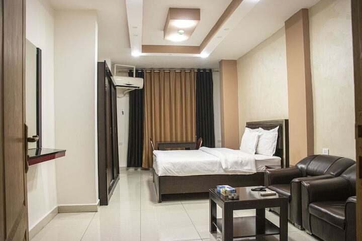 Room 8 of 29
