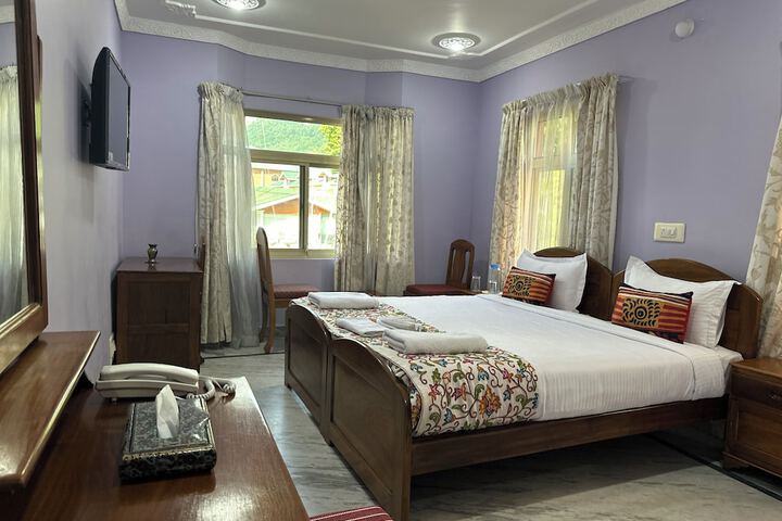 Room 4 of 42
