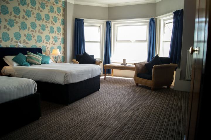 Room 28 of 118