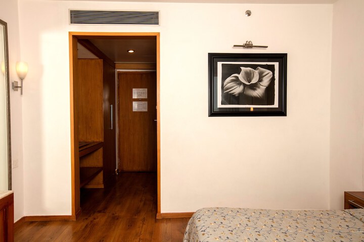Room 5 of 69
