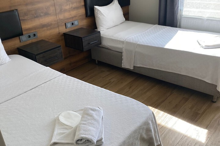 Room 9 of 20