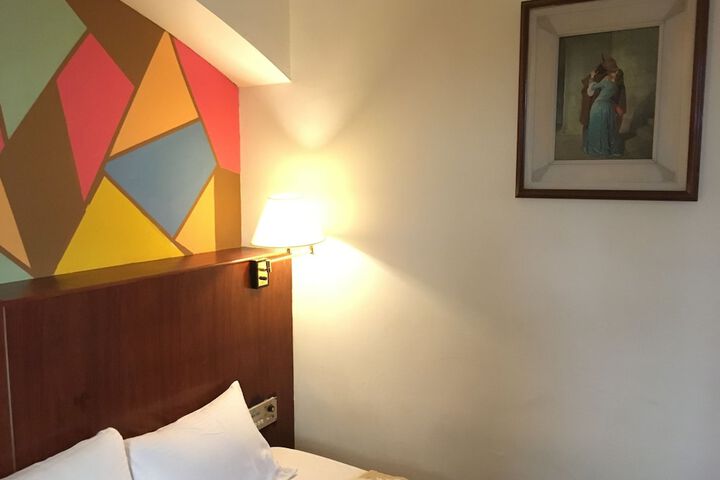 Room 13 of 71