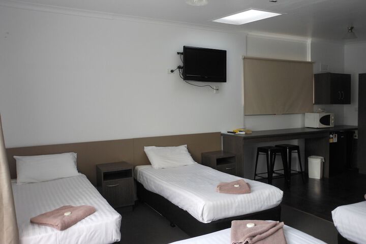 Room 3 of 78