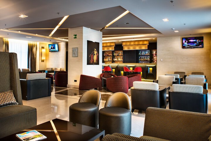 Lounge 55 of 72