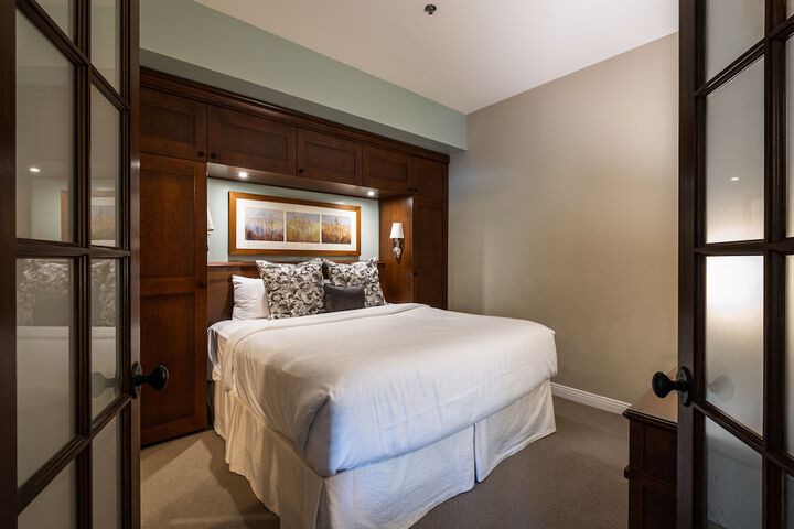 Suite King Size Bed (40 of 43)