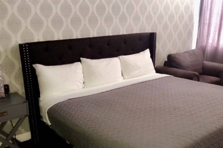 Room 5 of 77