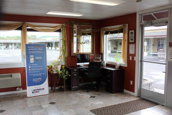 Business Center 79 of 87