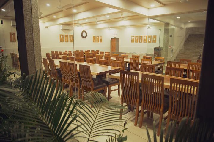Dining 18 of 23