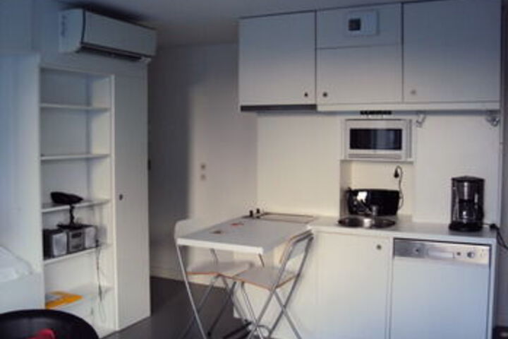 Room 10 of 12