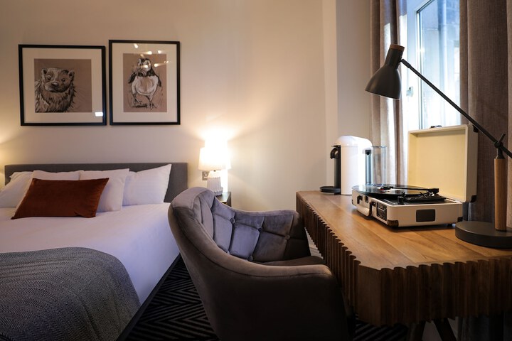 Room 13 of 43