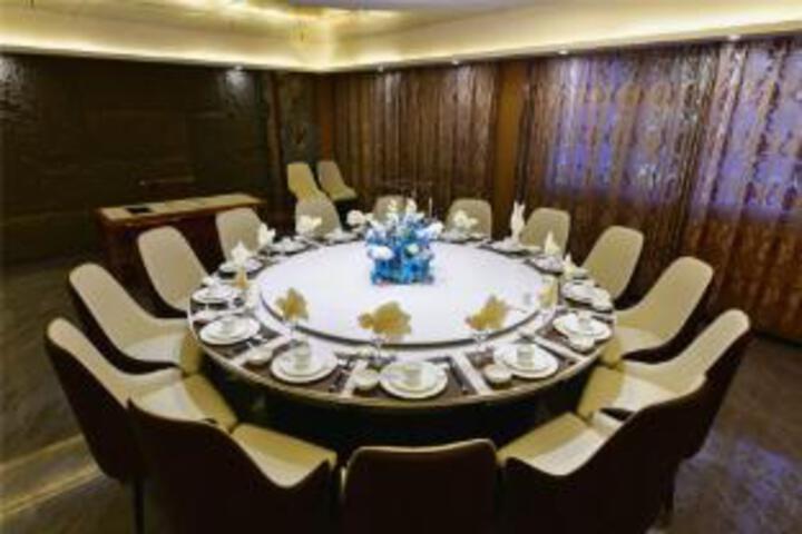 Dining 9 of 22