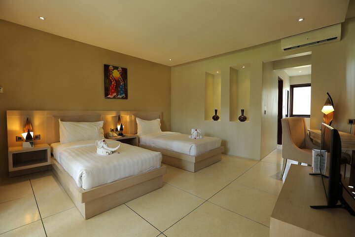 Room 4 of 128