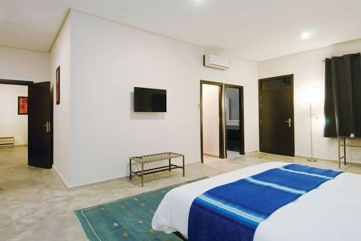 Room 9 of 34