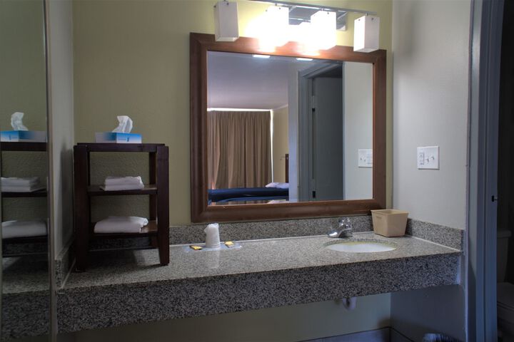 Room 6 of 12