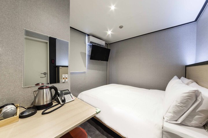 Room 15 of 20