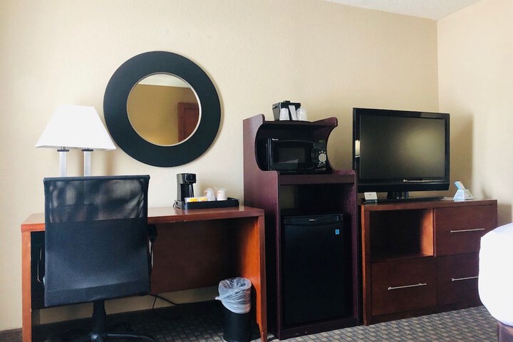 Quadruple Queen Bed (3 of 6)