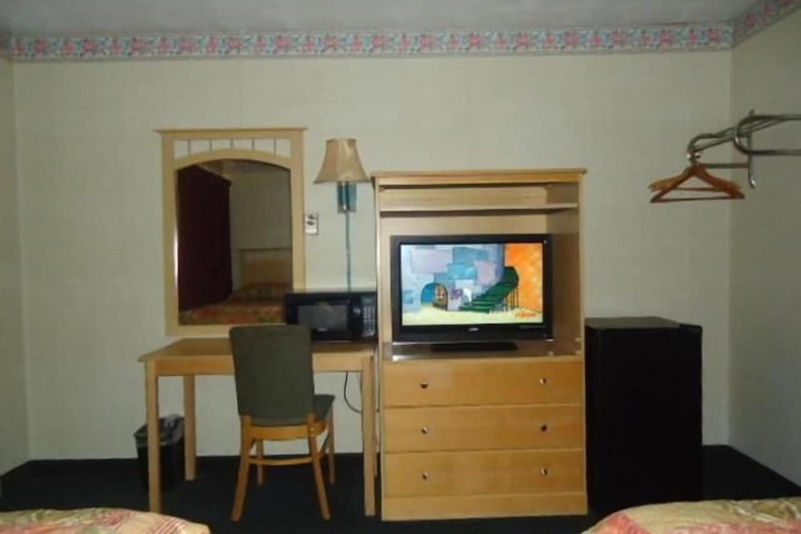Room 10 of 30