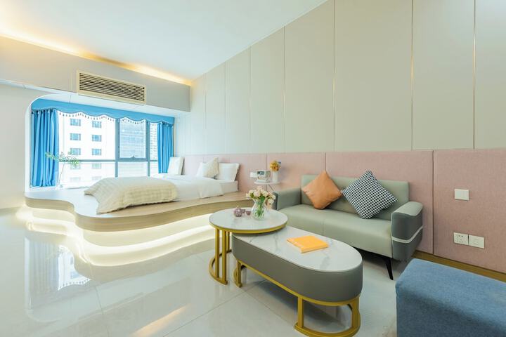 Room 4 of 82