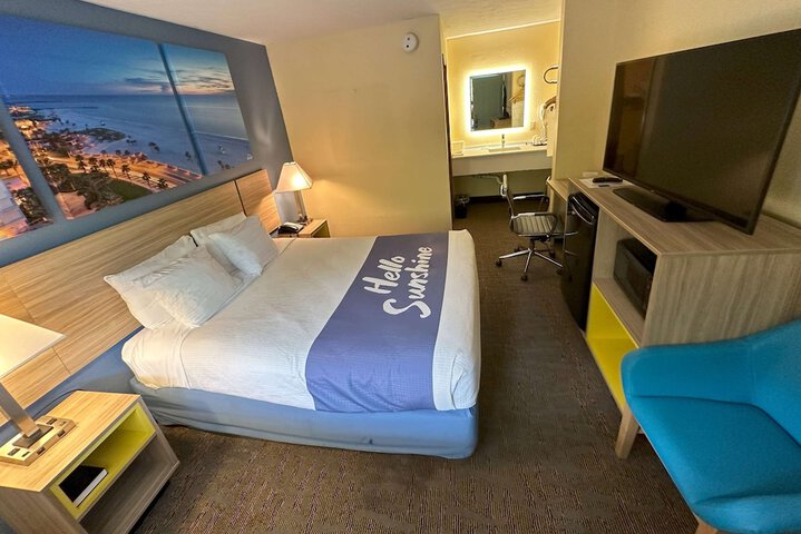 1 Queen Bed Second Floor (2 of 14)